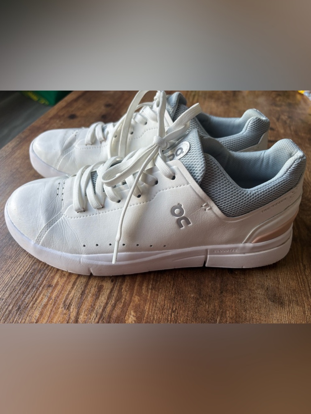 On The Roger white sneakers w10